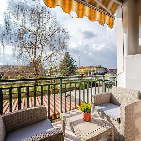 Southside Superior 2 Bedrooms Free Parking Apartment *